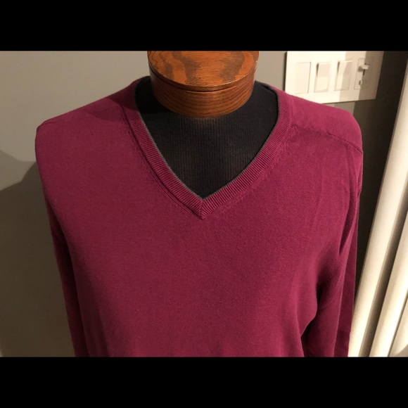 Euc maroon vneck Calvin Klein sweater - Picture 2 of 6